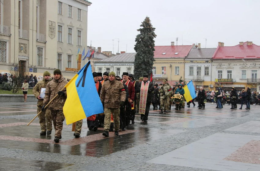 На Львівщині попрощалися із загиблим на війні Героєм: Юрій Кузик був одним із найкращих серед юніорів у Європі. Фото