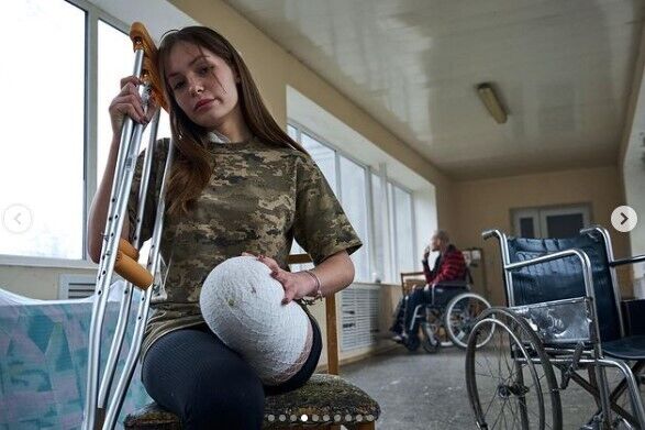 ''Перші два дні плакала, а потім вирішила боротися'': у мережі розповіли про юну захисницю України, яка втратила ногу на війні. Фото 