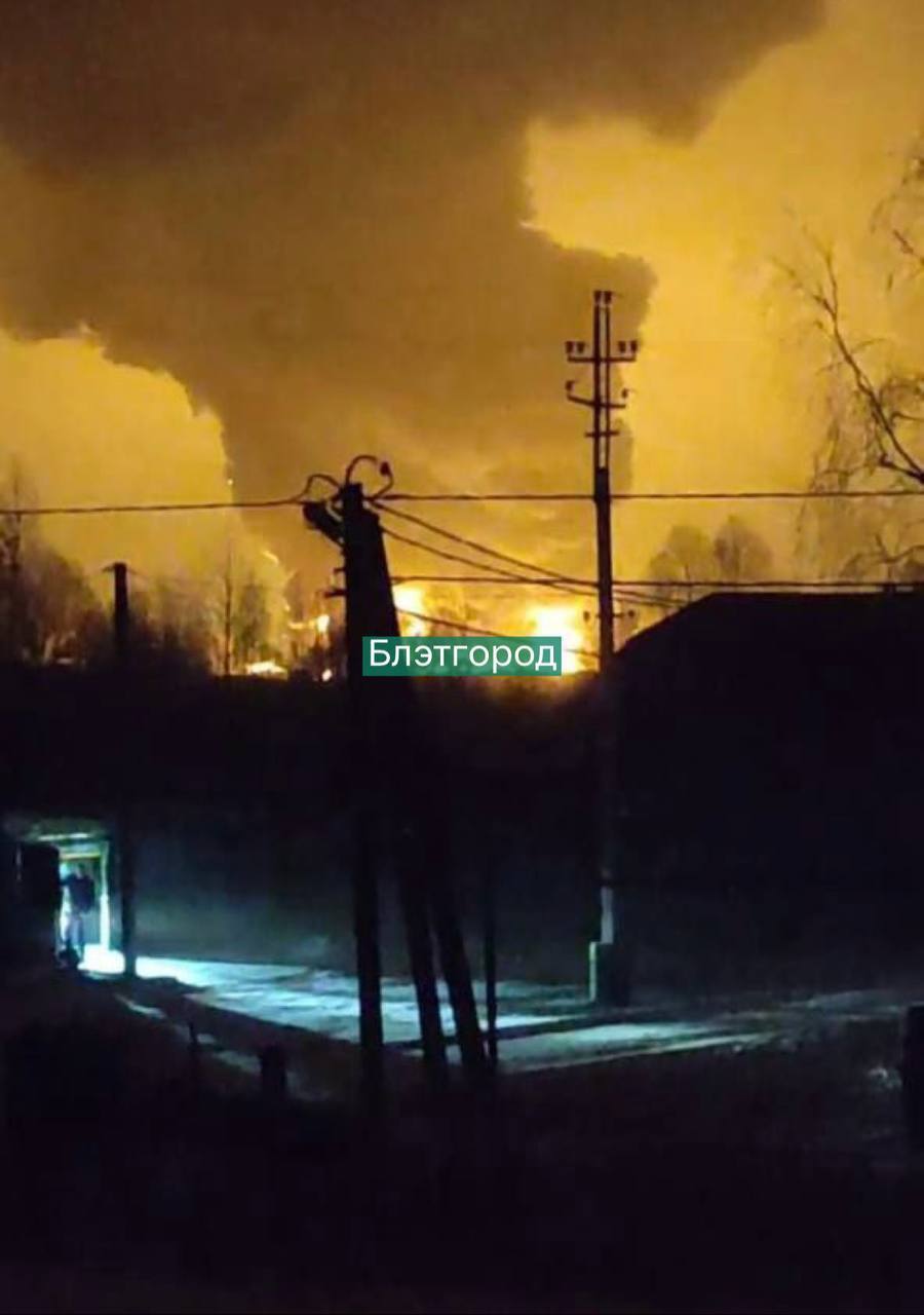 В Белгородской области мощная ''бавовна'': загорелись нефтебаза и завод. Фото и видео