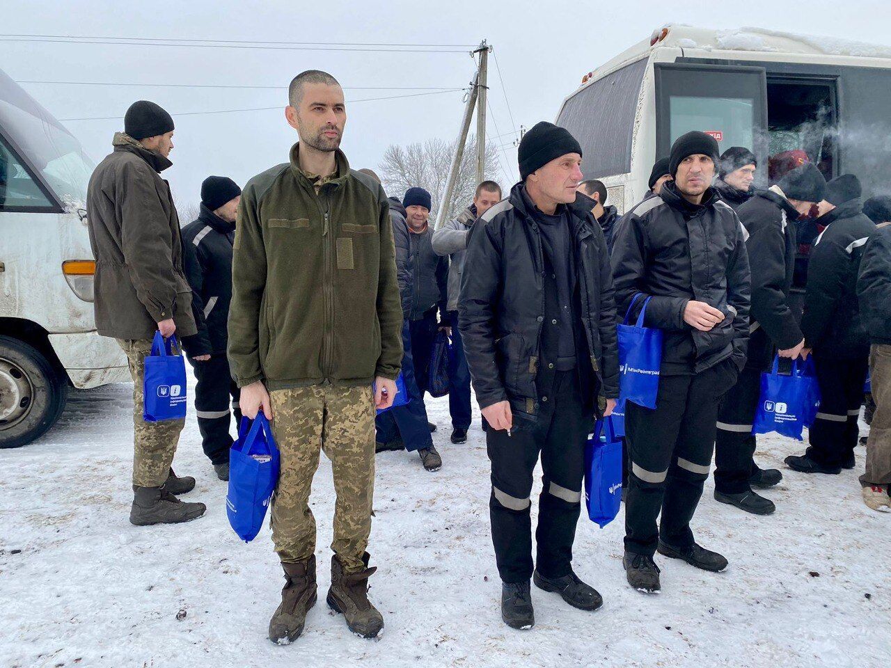 Украина вернула из российского плена 116 украинцев: в их числе защитники Мариуполя и херсонские партизаны. Фото и видео
