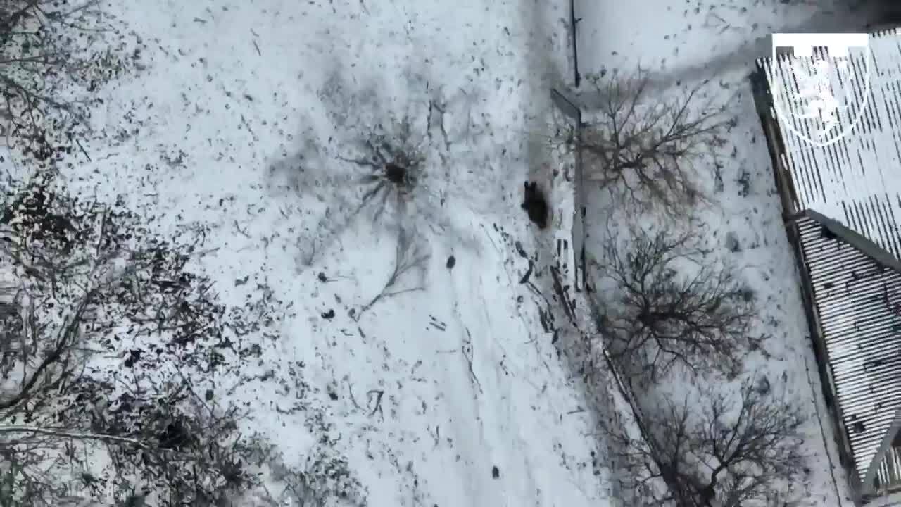 ''Своїх не кидають''? Українські аеророзвідники показали, як окупант накивав п’ятами після ''привіту'' від дрона. Відео 