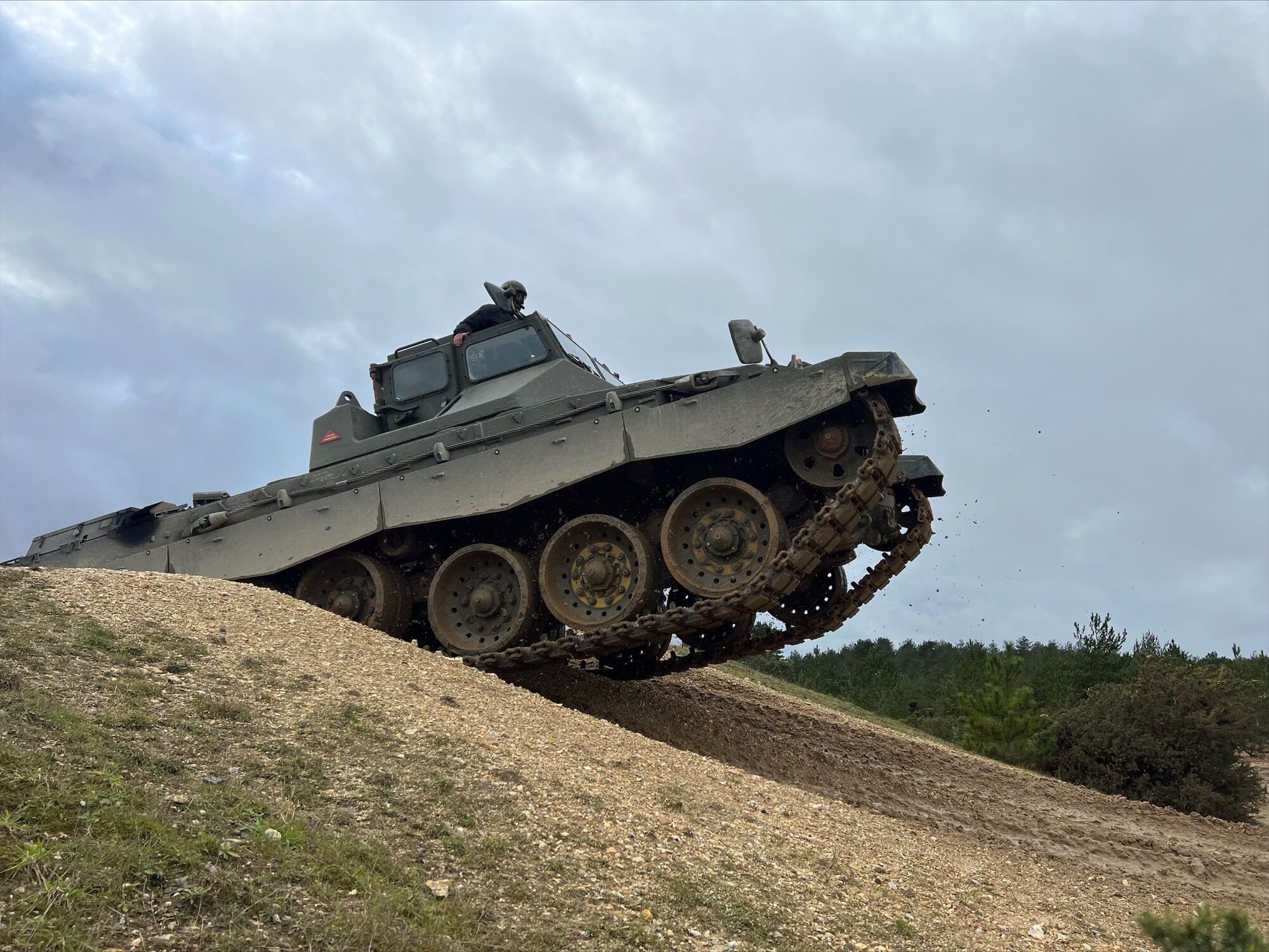 В Минобороны Британии показали обучение танкистов ВСУ на Challenger 2: овладели быстро. Фото
