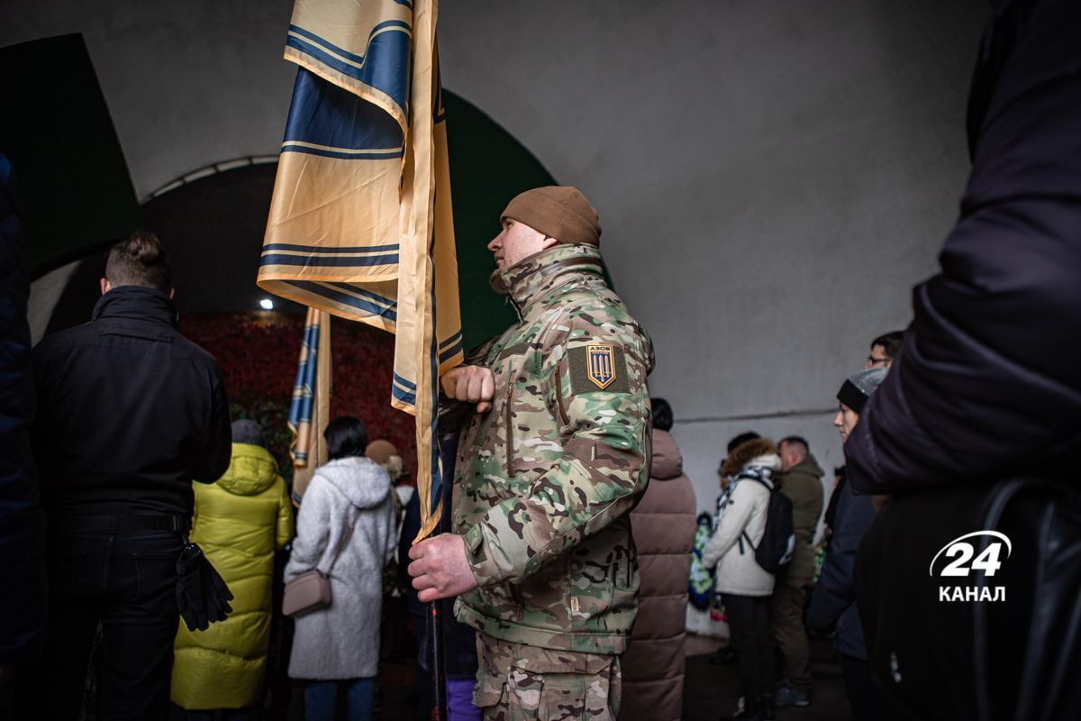 У Києві попрощалися із захисником Маріуполя з позивним "Лев", якого окупанти вбили в Оленівці. Фото і відео