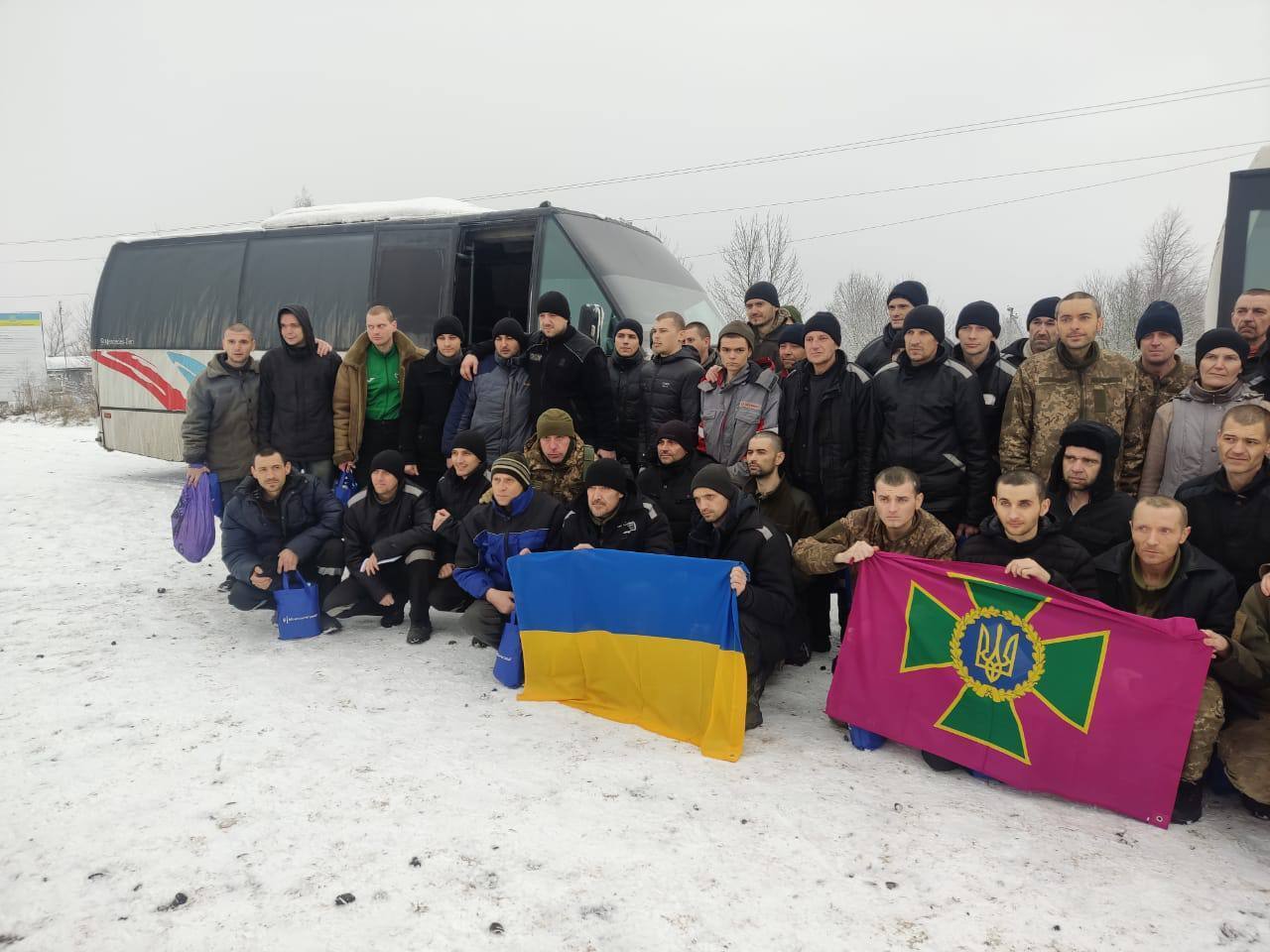 Україна повернула з російського полону 116 українців: серед них оборонці Маріуполя і херсонські партизани. Фото і відео