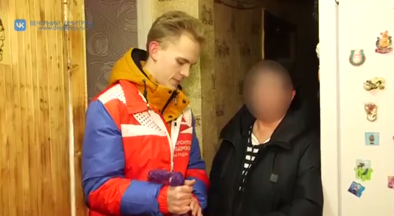 В Подмосковье семьям ''мобиков'', брошенных на войну против Украины, раздали по 10 килограмм картофеля и моркови: семьи очень рады. Видео