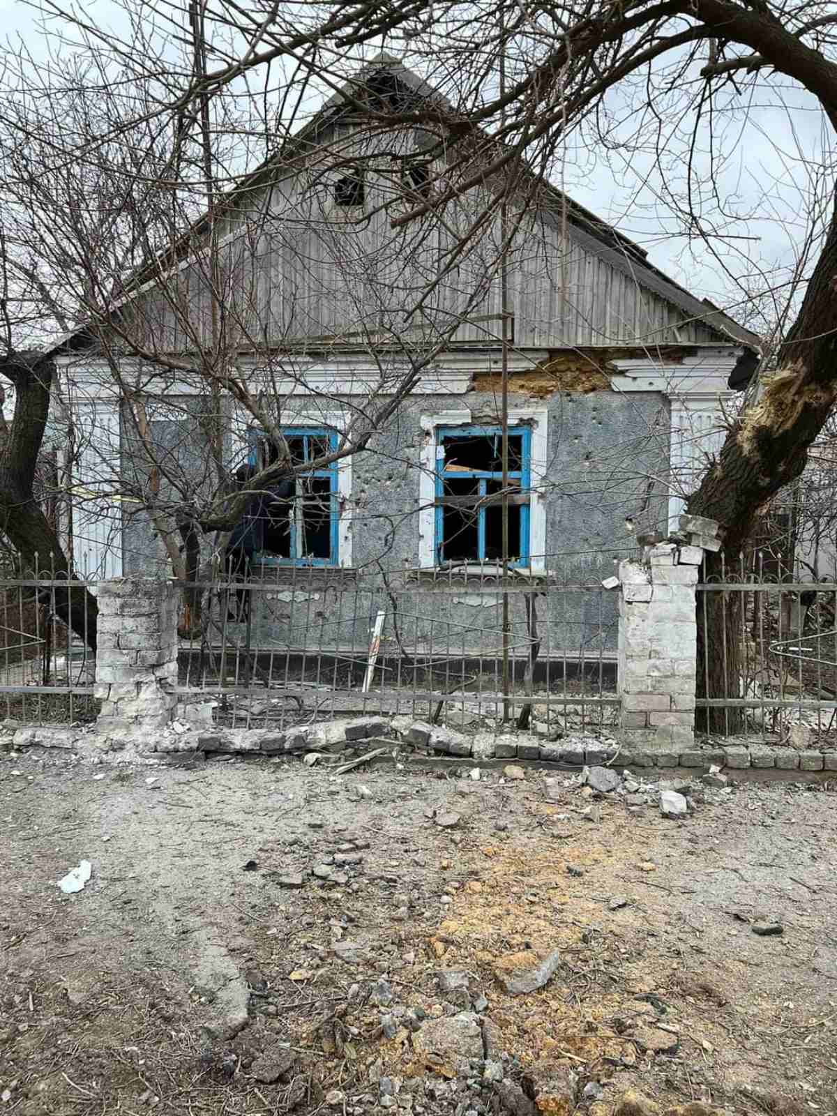 Оккупанты обстреляли Чернобаевку: есть раненный, повреждены 6 домов. Фото