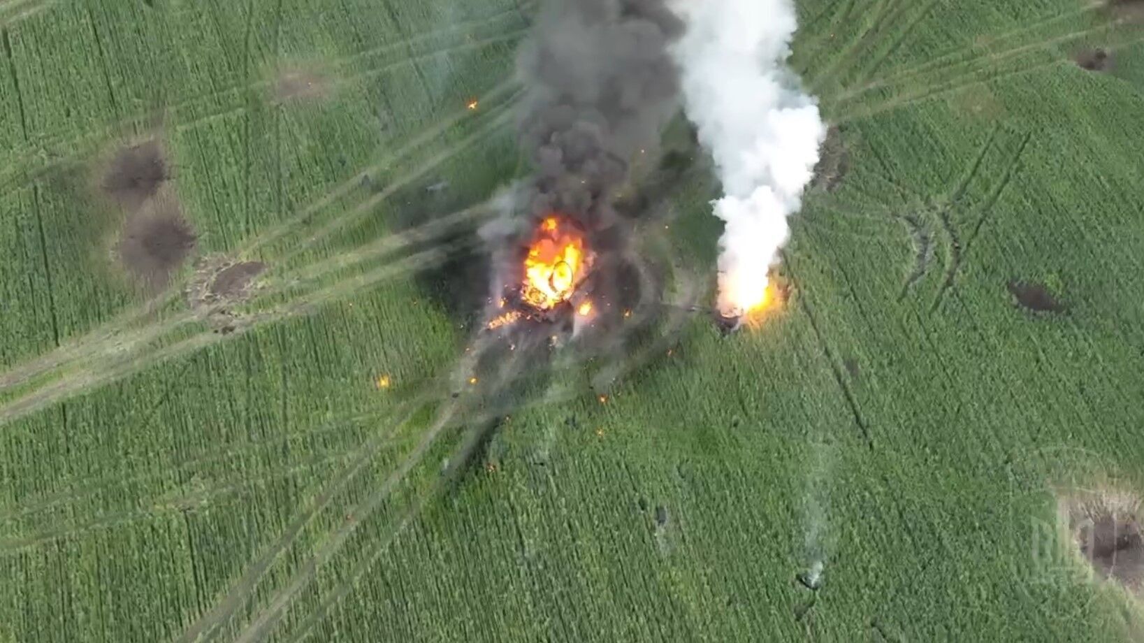 Бійці батальйону "Карпатська Січ" показали, як палили ворожий танк. Відео