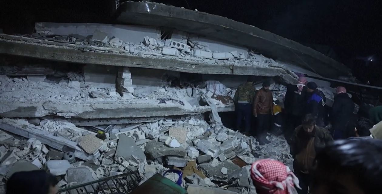 В Сирии в результате мощного землетрясения погибли 1136 человек, почти 2500 получили ранения