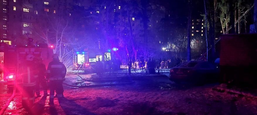 Огонь охватил четыре этажа: под Киевом произошел масштабный пожар в жилом доме. Фото