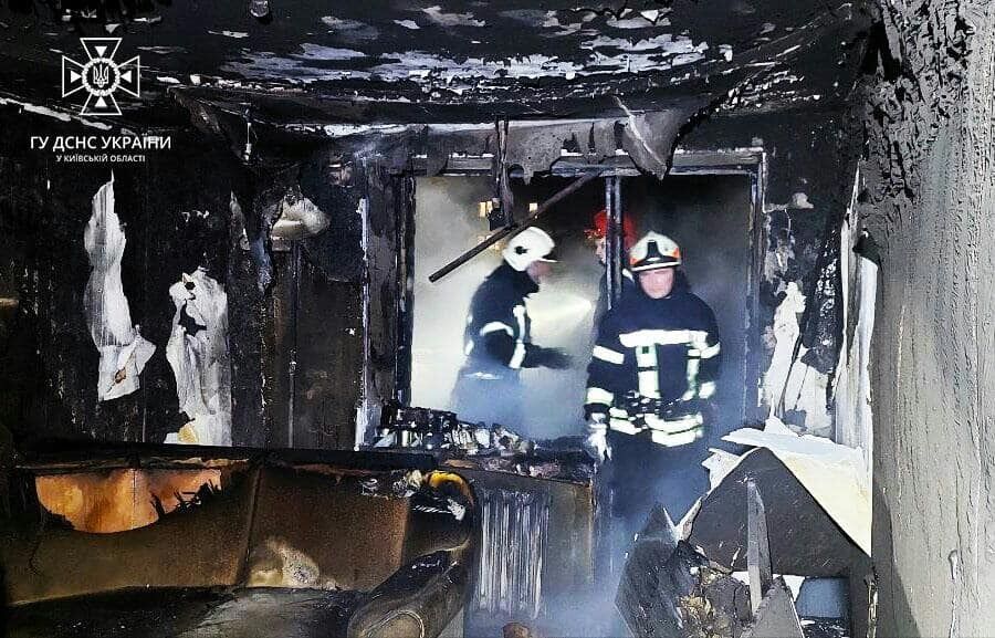 На Київщині сталась масштабна пожежа в багатоповерхівці: з будинку евакуювали 15 мешканців. Фото та відео