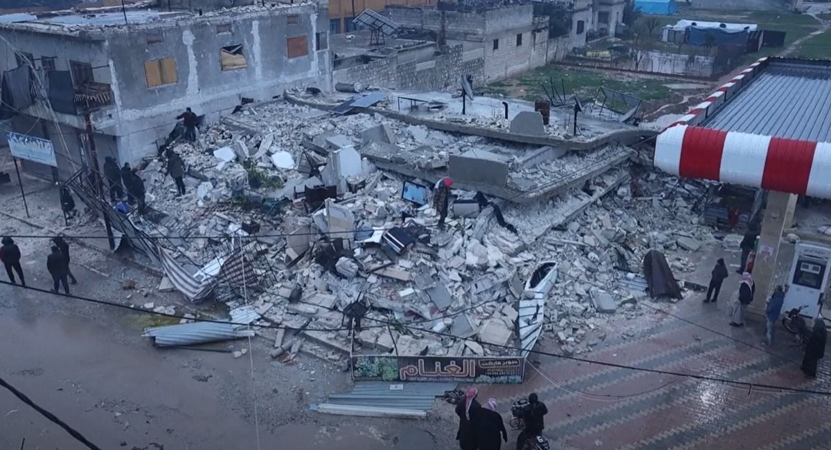 В Сирии в результате мощного землетрясения погибли 1136 человек, почти 2500 получили ранения