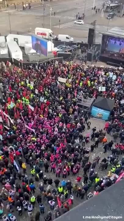 У Данії тисячі людей вийшли на акції протесту через намір уряду скасувати святковий вихідний. Відео