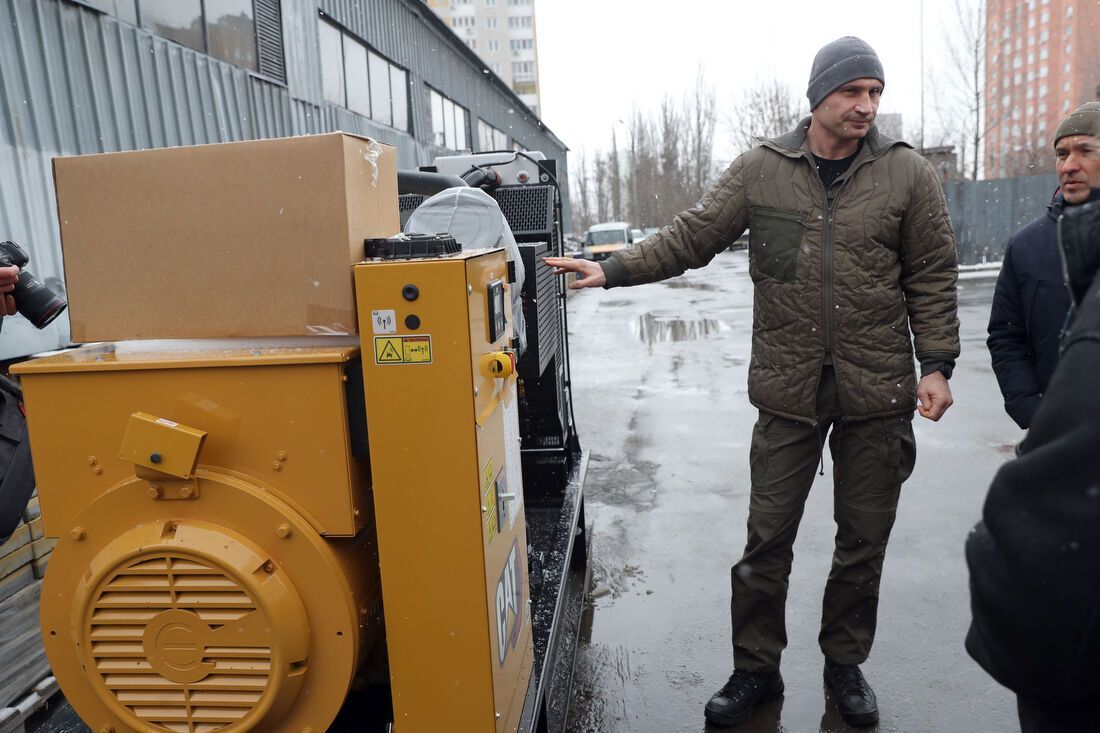 Київ отримав від благодійників 4 генератори для котелень та потреб військових, – Кличко