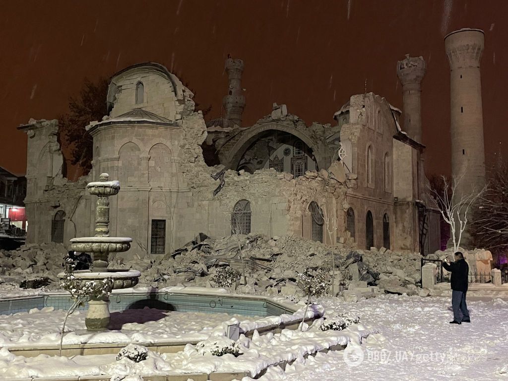 На місці будинків – купа каміння: фоторепортаж із Туреччини після жахливого землетрусу 