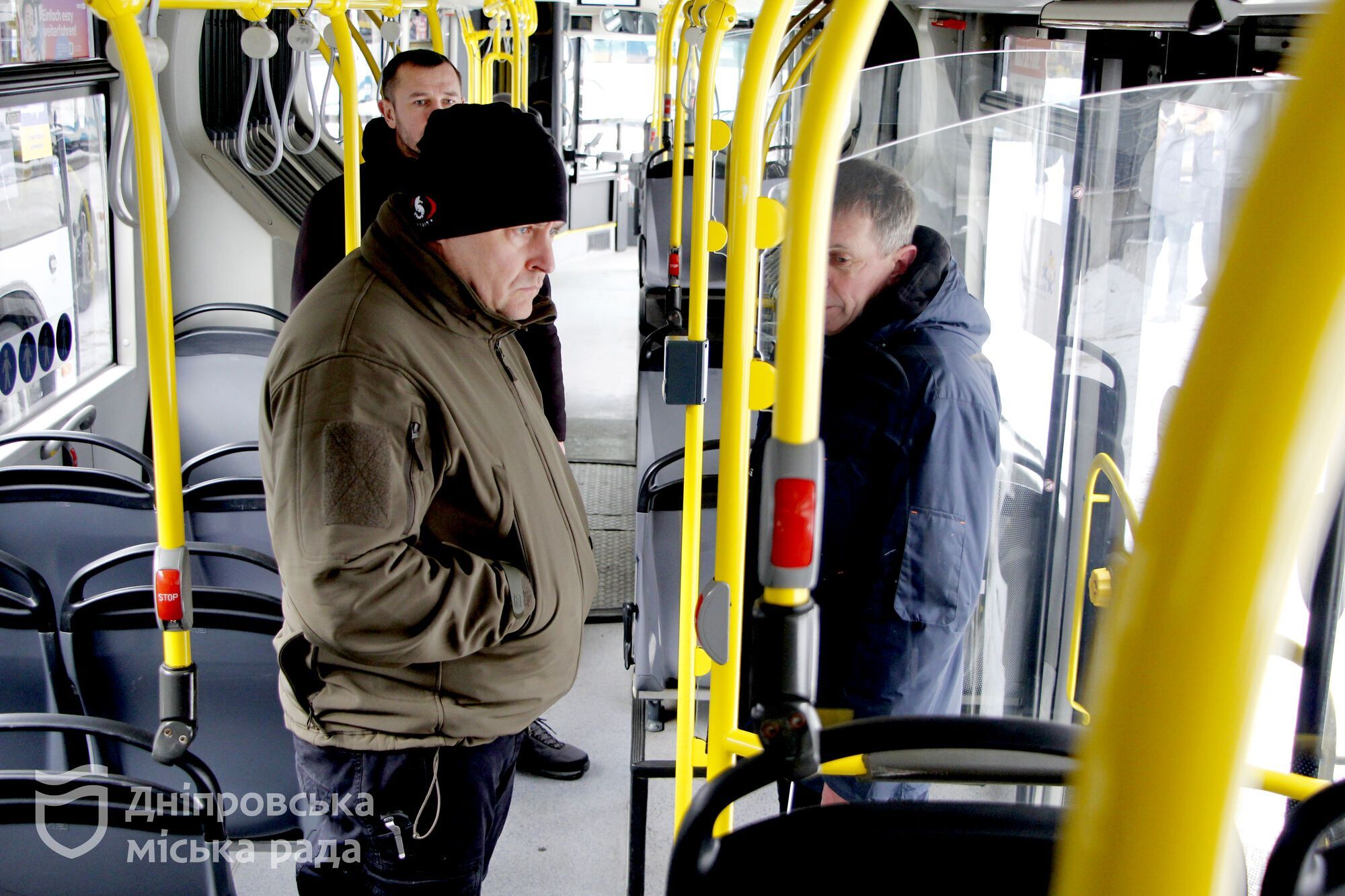 Дніпро отримав від Кельна 5 автобусів: Філатов розповів, коли вони вийдуть на маршрути