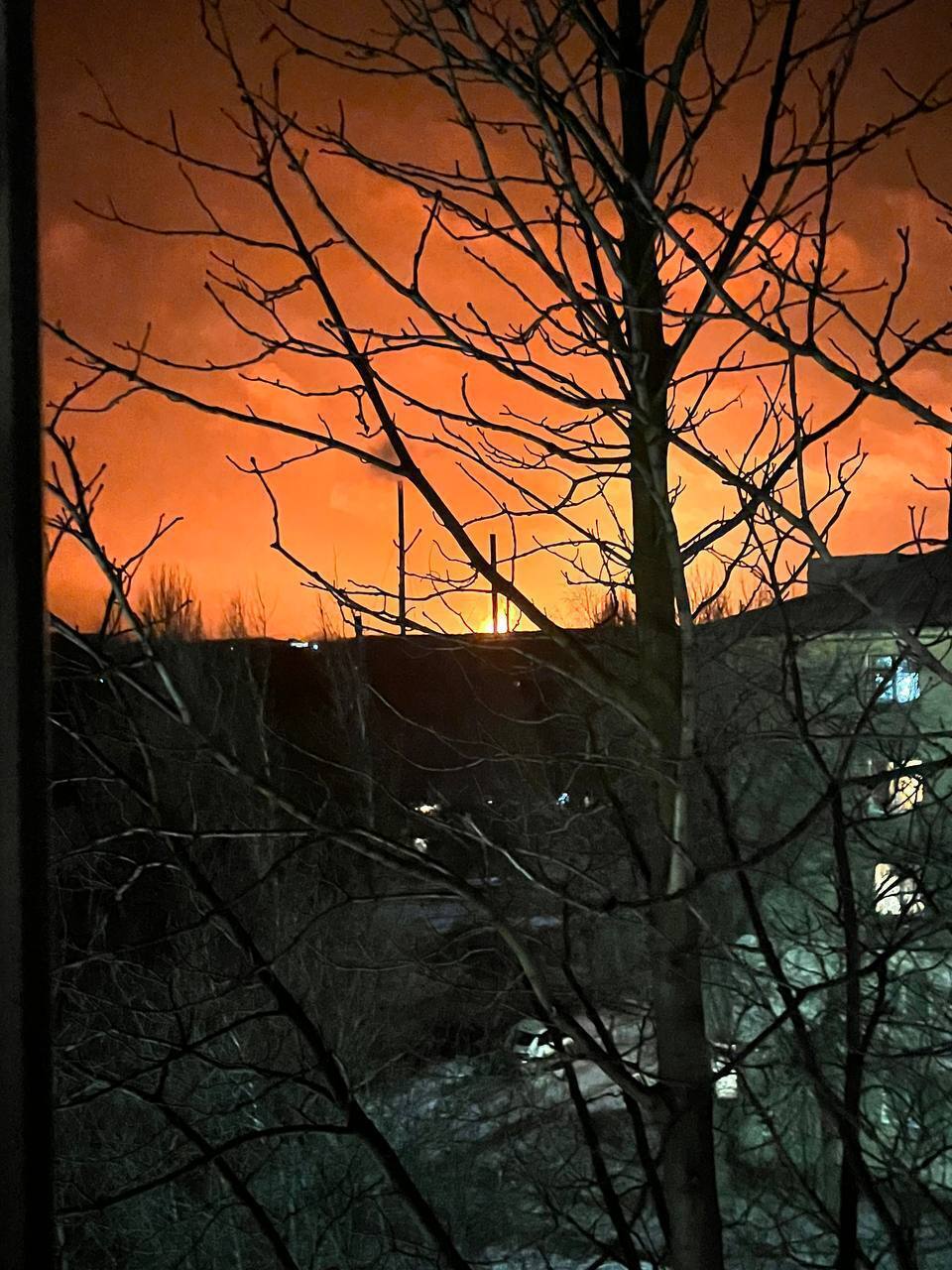 В оккупированной Макеевке ''бавовна'' на газопроводе: столб огня виден из Донецка. Фото и видео
