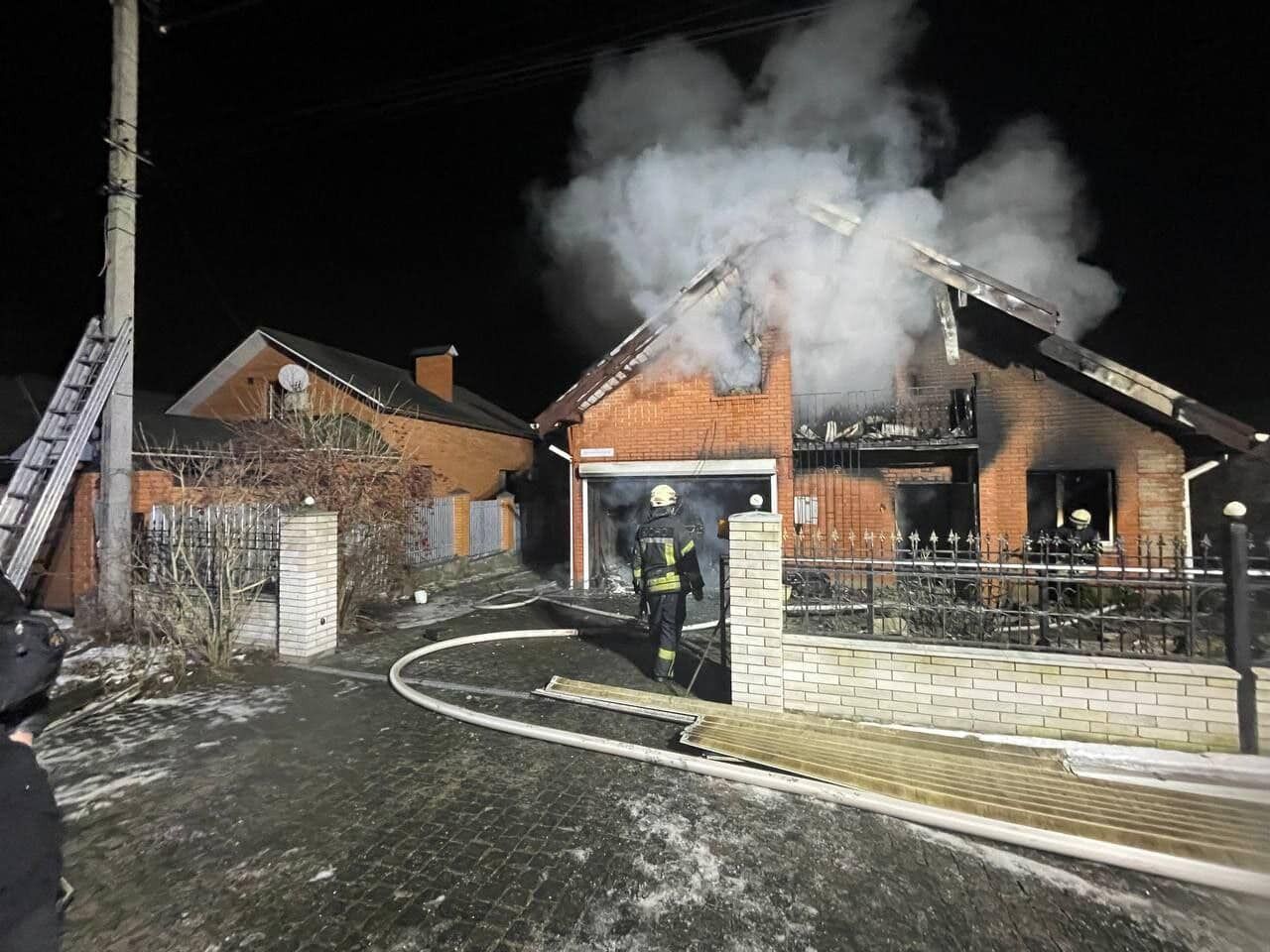 В Киевской области из-за неисправности электропроводки возник пожар в доме: есть погибший. Фото
