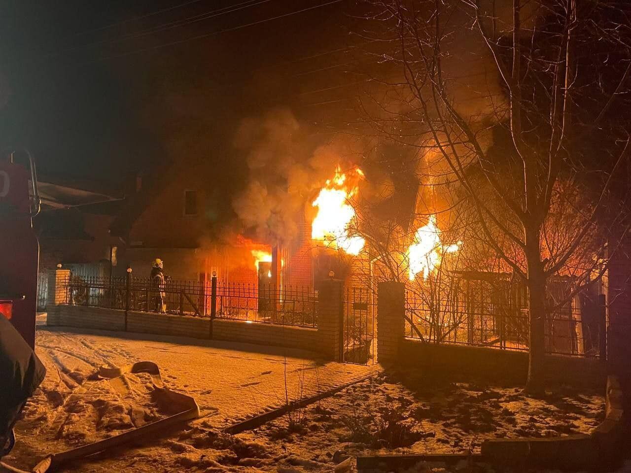 В Киевской области из-за неисправности электропроводки возник пожар в доме: есть погибший. Фото