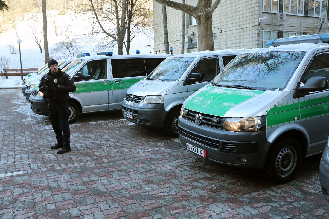 Киев получил полицейские авто, коммунальную технику и генераторы от международных партнеров, – Кличко