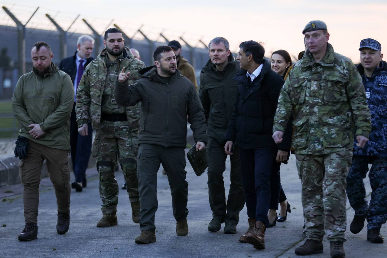Танки Challenger 2 прибудут в Украину в марте: Сунак и Зеленский встретились с украинскими военными в Дорсете. Фото и видео