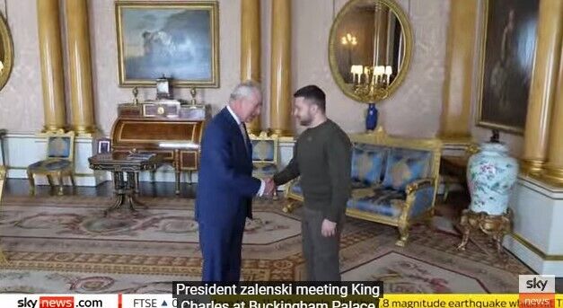 Зеленский впервые встретился с королем Британии Чарльзом III. Видео