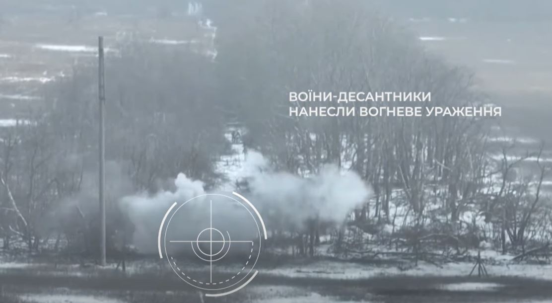Потрапили у "вогневий мішок": воїни ЗСУ змусили російських окупантів тікати, кинувши зброю і поранених. Відео 