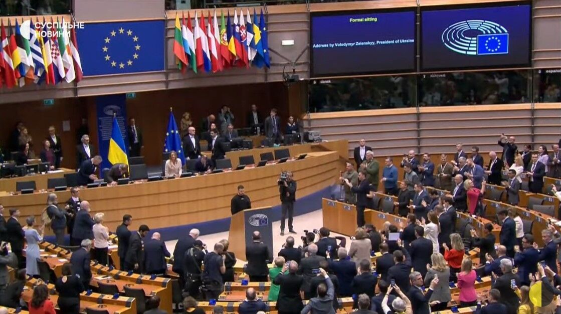 Зеленский не сдержал эмоций во время выступления в Европарламенте. Фото и видео