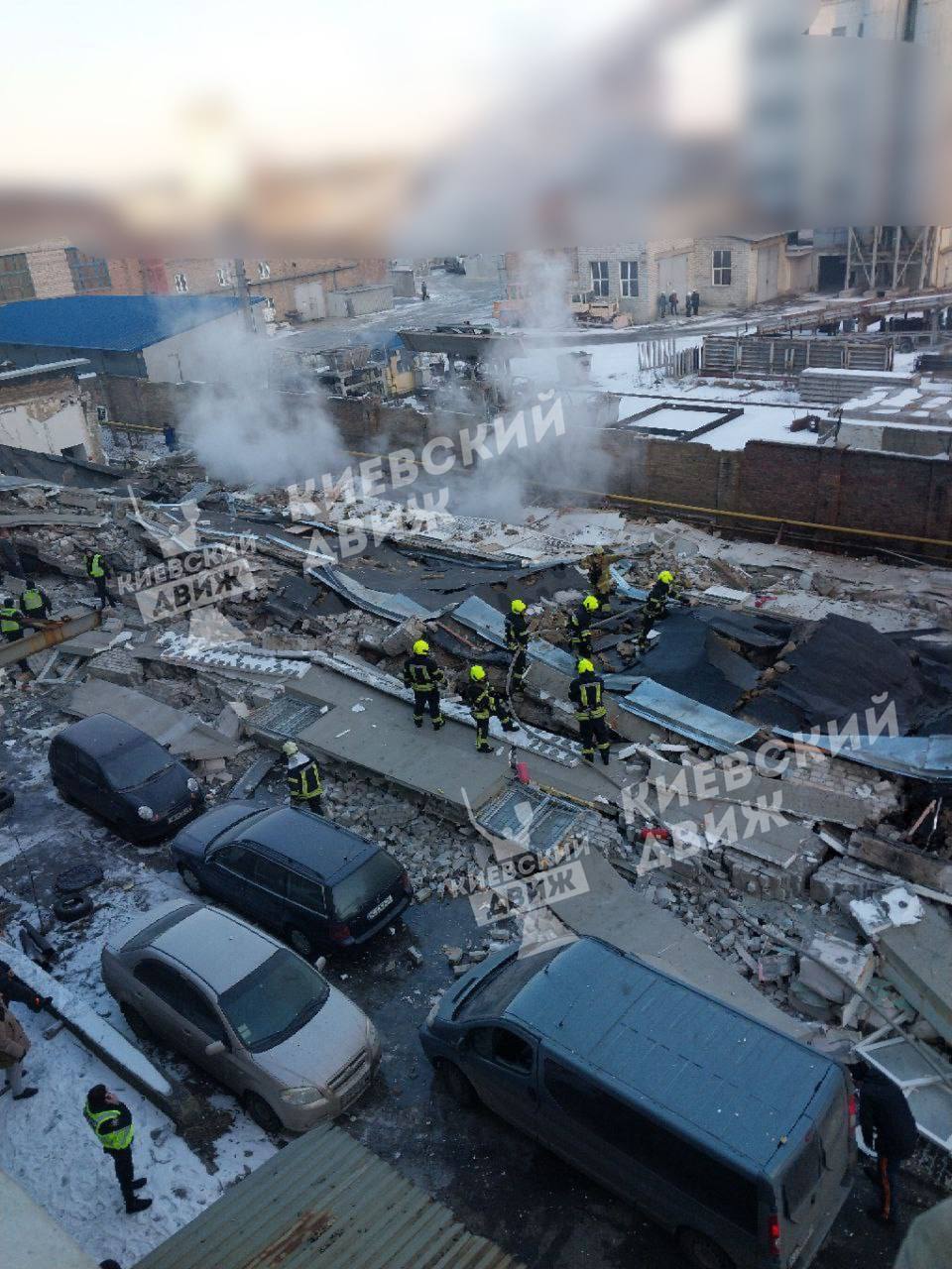 В Киеве раздался взрыв на территории бывшего завода: погибли четыре человека, есть пострадавшие. Фото и видео