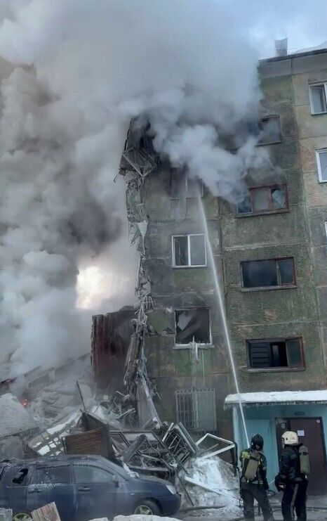 У Новосибірську вибухнув газ у багатоповерхівці й обвалився весь під'їзд: є загиблі. Фото й відео 
