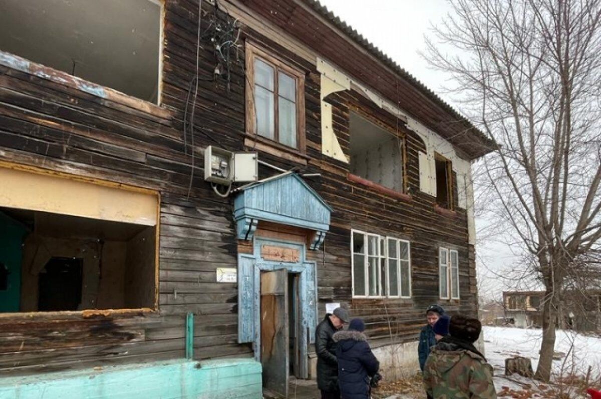 Разбирала на дрова, чтобы согреться: в Красноярске женщина погибла под завалами аварийного деревянного дома. Видео