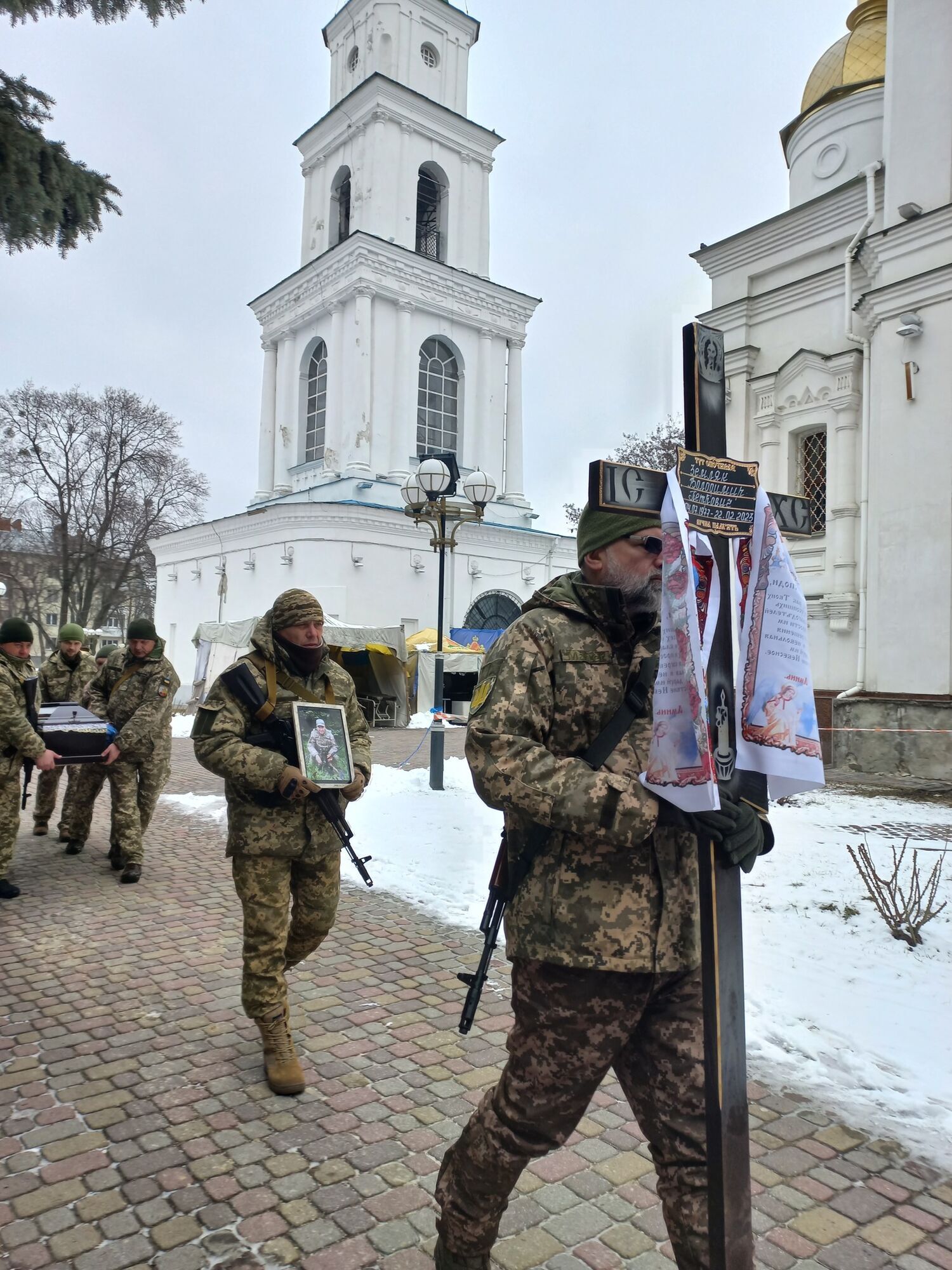 Вдома дідуся чекав маленький онук: на Полтавщині попрощалися із загиблим на фронті Володимиром Земляком. Фото 