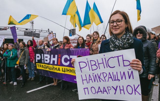 Будет ли выходным 8 марта: мнения украинцев об отмене праздника разделились