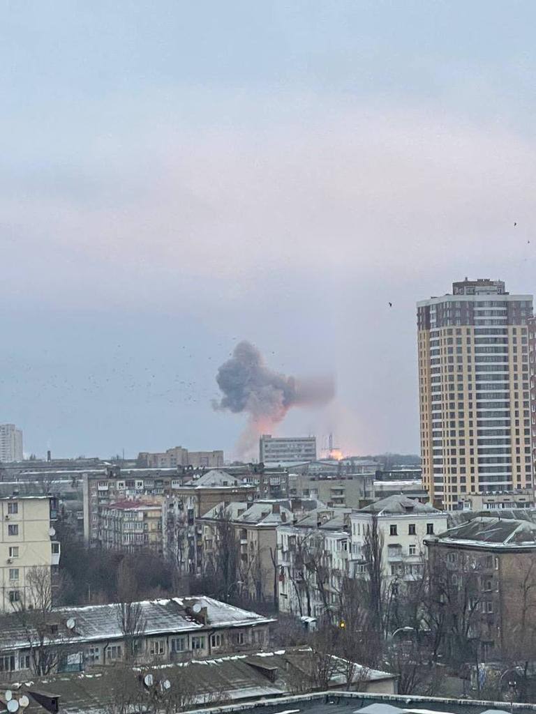 У мережі пригадали, як рік тому, 1 березня, окупанти обстріляли телевежу в Києві. Фото та відео
