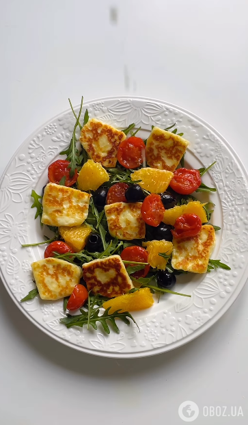 Теплый салат с жареным сыром и апельсинами: как приготовить эффектную закуску