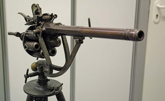 Рушниця Пакла, яка стала праобразом кулемету