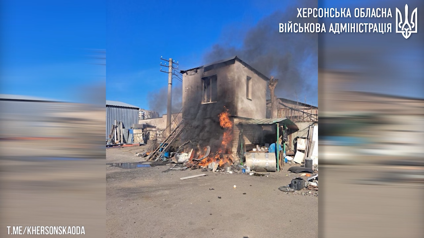 Війська РФ обстріляли Херсон з артилерії: загинув чоловік, на місці ударів почалася пожежа. Відео 
