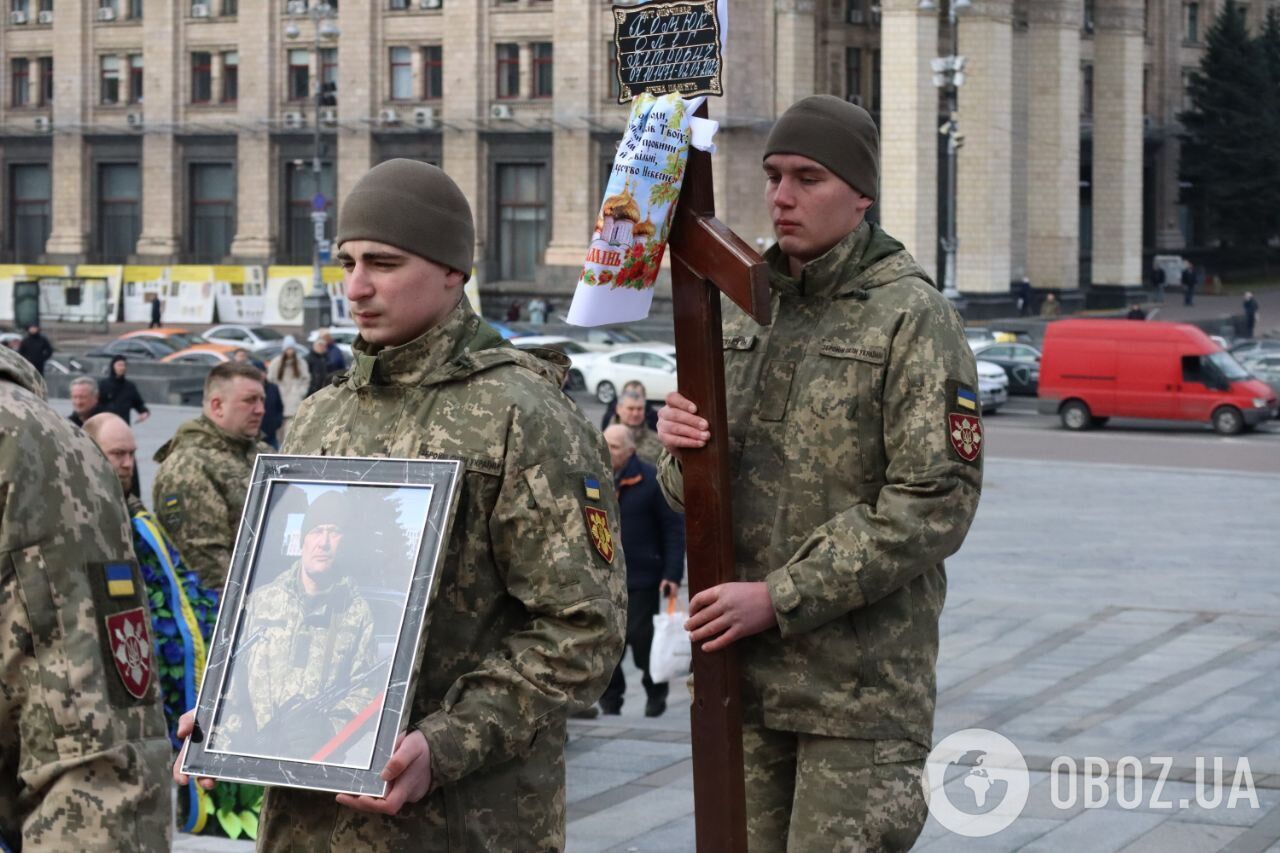 Загинули у боях за Бахмут: у Києві прощаються з батьком та сином Хомюками, які віддали життя за Україну. Фото і відео