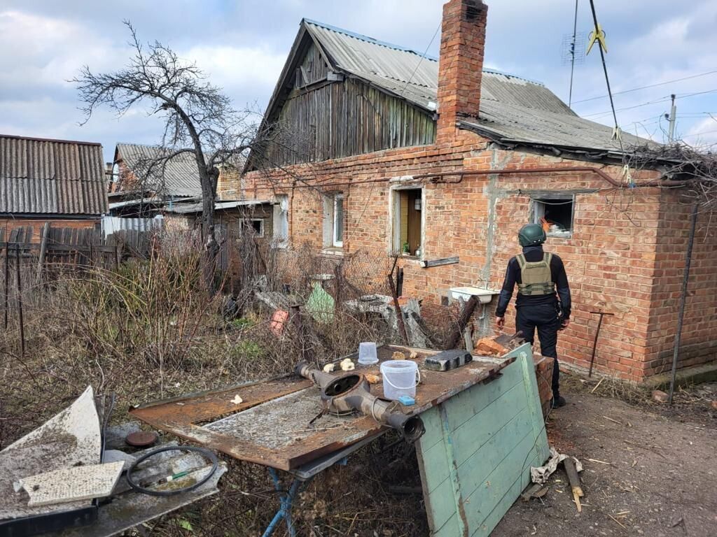 Оккупанты ударили по Константиновке в Донецкой области, ранены шесть человек: на месте работают спасатели. Фото