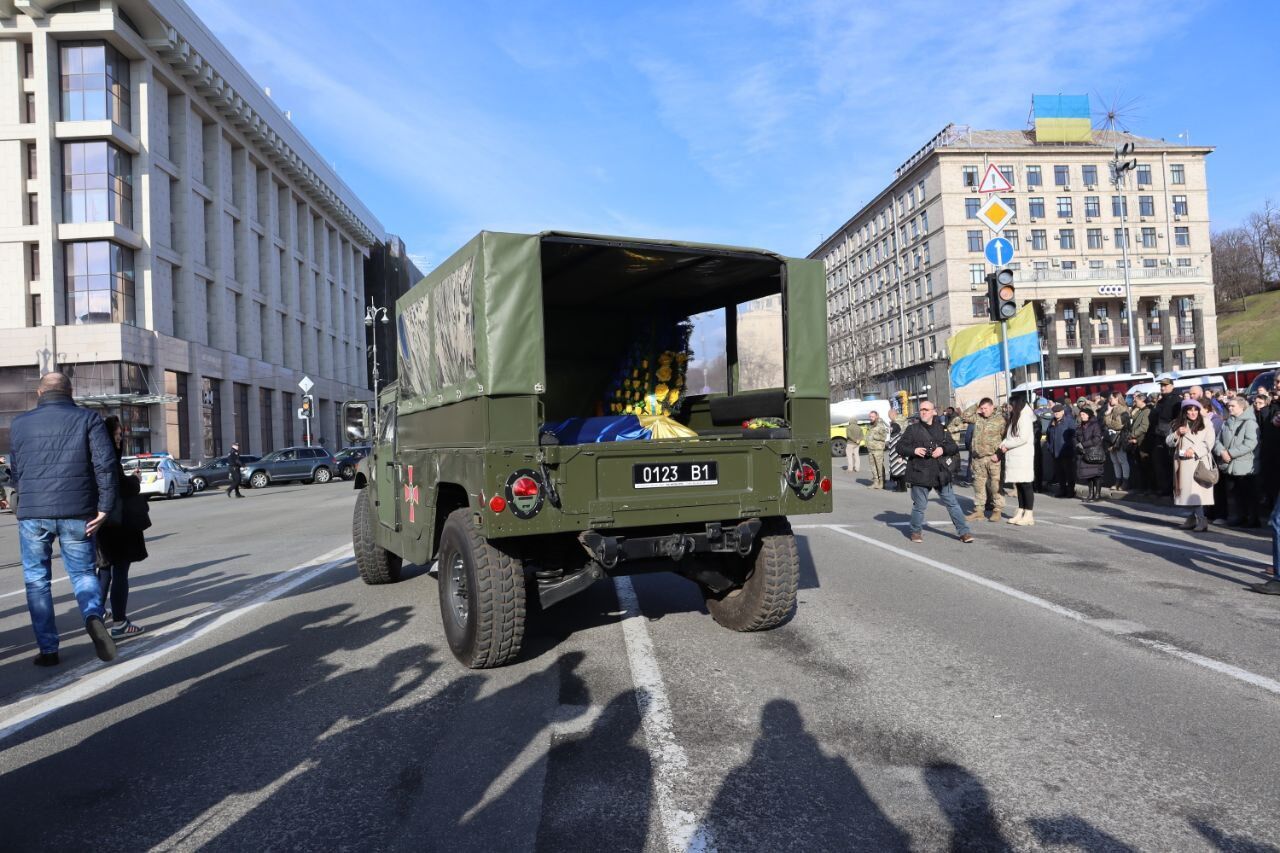 У Києві під звуки трембіти попрощалися з легендарним командиром "Да Вінчі": на церемонії були присутні Зеленський, Залужний і Буданов. Фото і відео