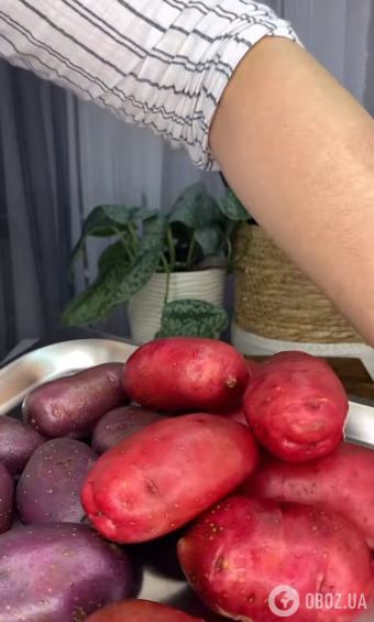 Як смачно запекти картоплю гармошкою: чистити не доведеться
