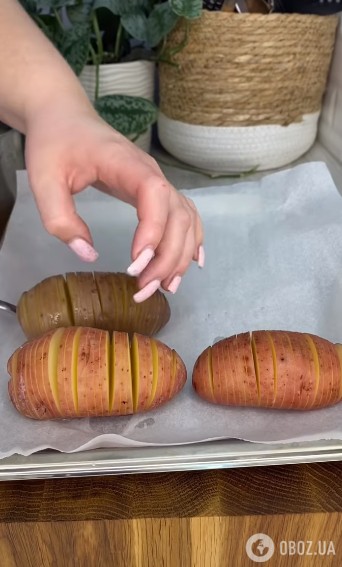 Как вкусно запечь картошку гармошкой: чистить не придется