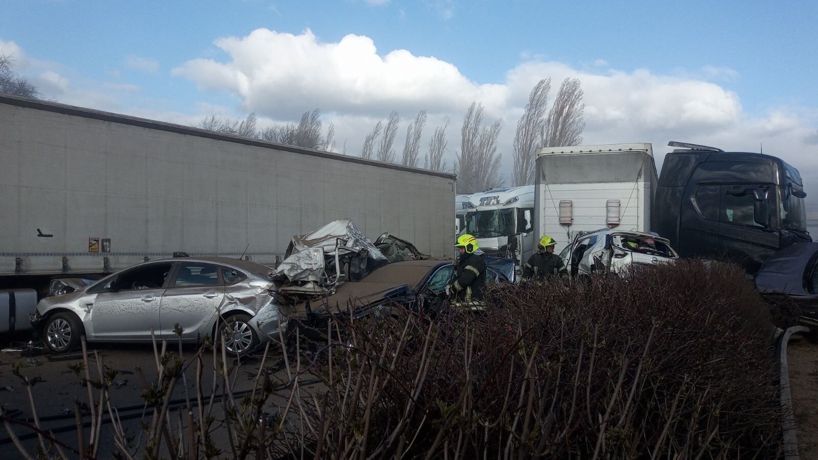 В Угорщині на трасі зіткнулися понад 40 автомобілів, постраждали десятки людей. Фото і відео