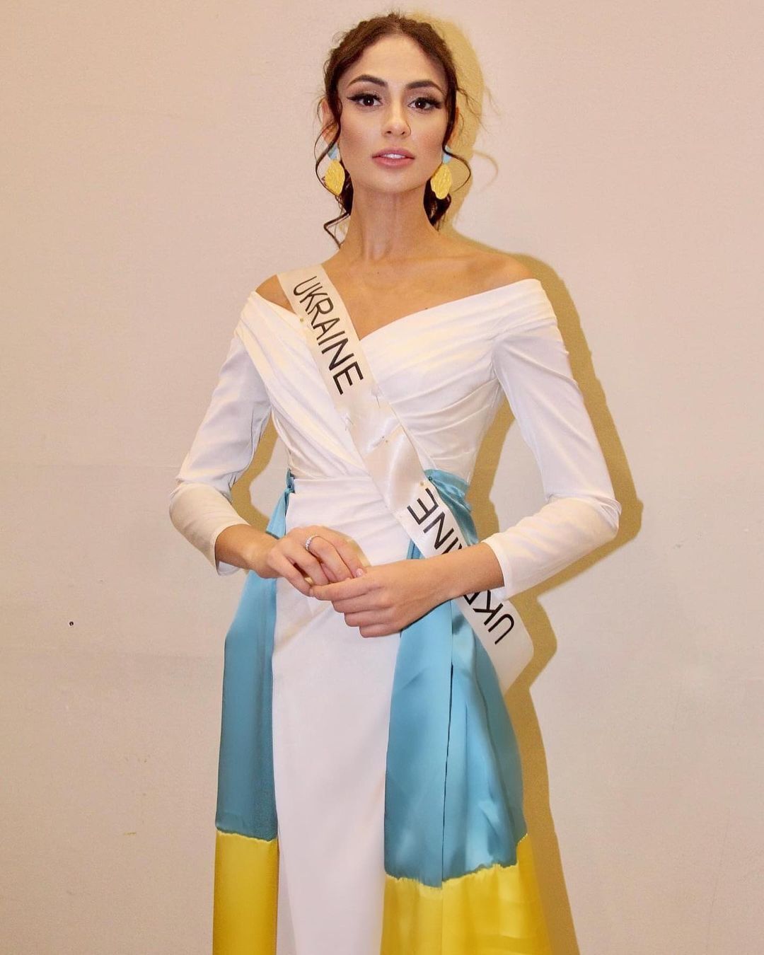 Представительница Украины на Miss Eco International рассказала, что организаторы запретили другим участницам с ней фотографироваться