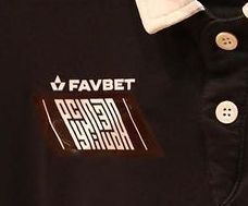 Клуб УПЛ вийшов на матч у футболках з написом "Русне 3.14зда", заклеївши лого спонсора, який співпрацював із "Зенітом". Фотофакт