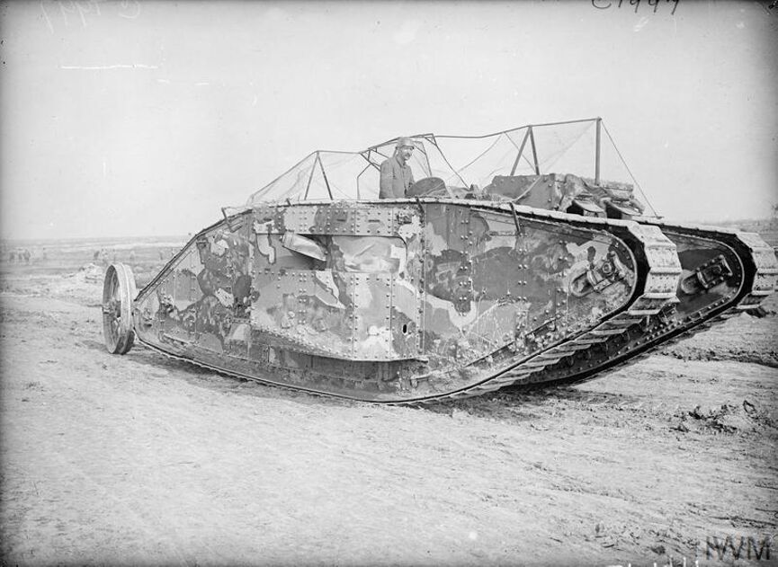 Британский танк Mark I на поле боя