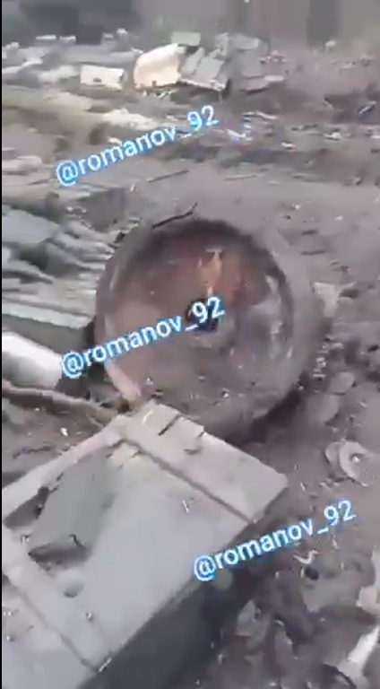 ''Почему у нас нет такого вооружения?'' Российский оккупант показал результат работы украинских дронов. Видео