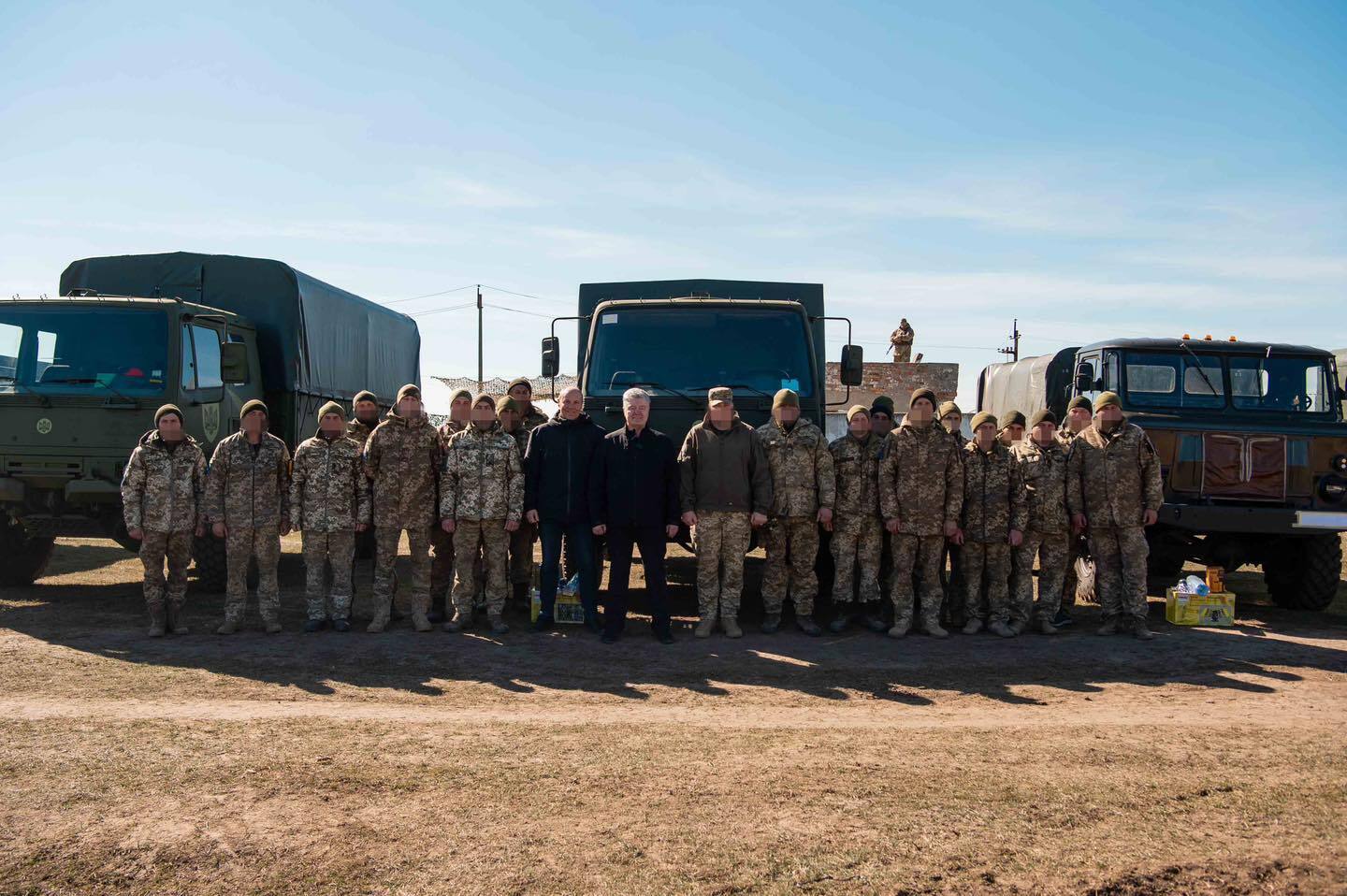 Порошенко показал новый командный пункт, который бойцы ПВО на юге Украины оборудовали совместно с волонтерами