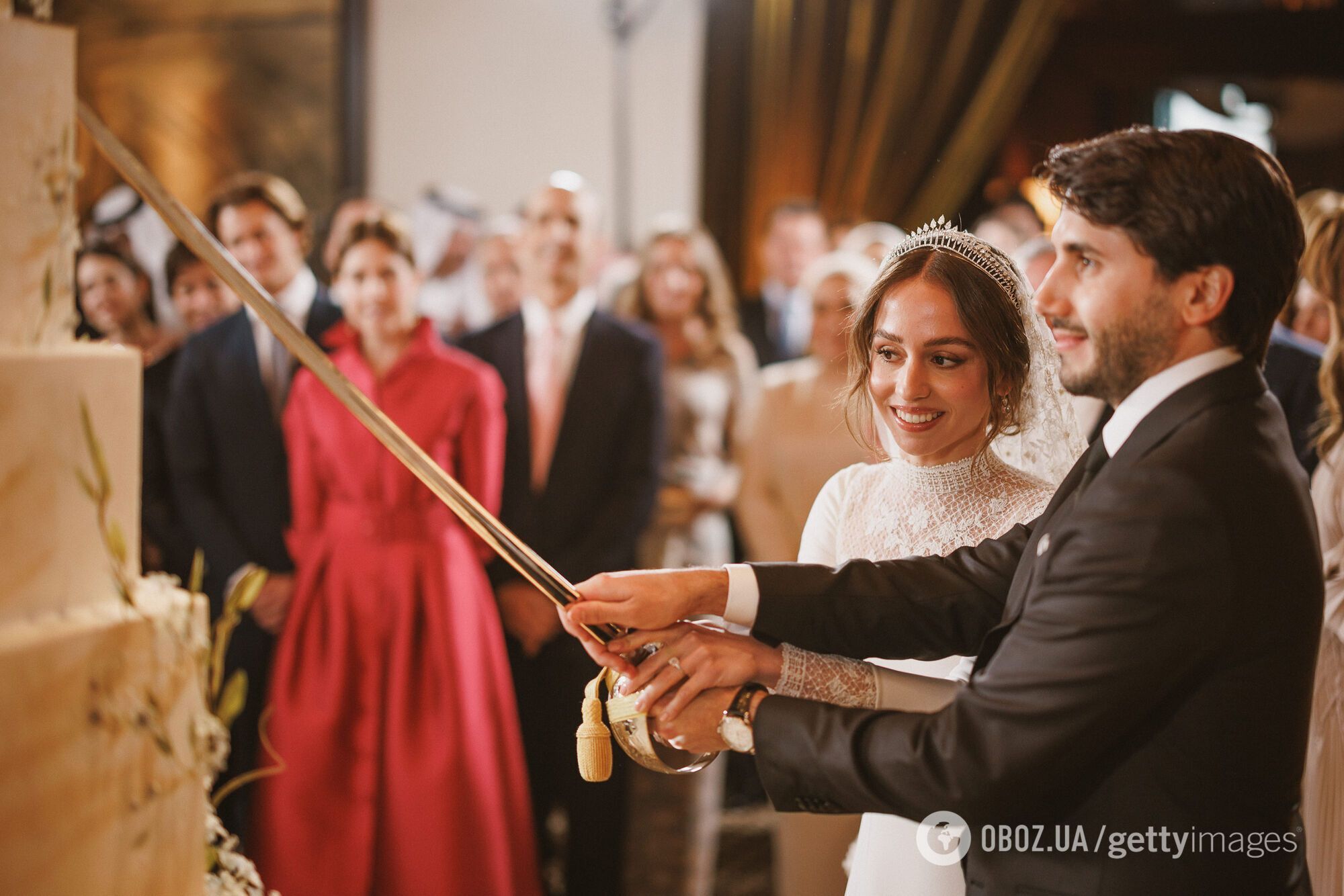 26-річна принцеса Йорданії вийшла заміж. Перші фото з казкової церемонії 