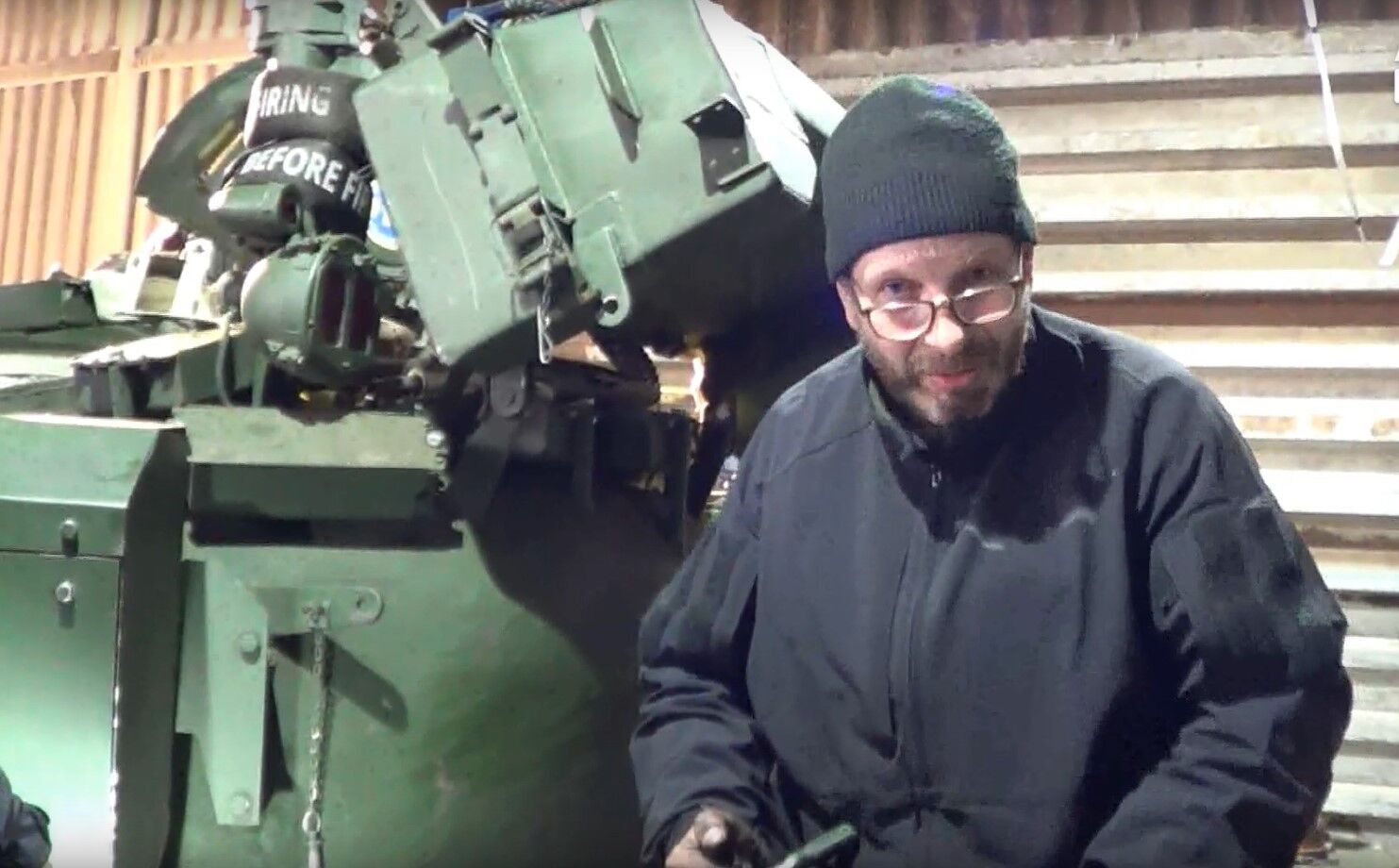 ''Глаза смотрят, руки делают'': в ВСУ показали, как восстанавливают трофейные российские танки. Видео