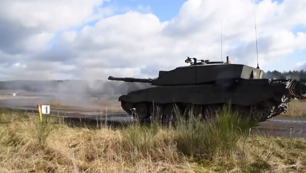 Британські військові показали можливості танків Challenger 2, які будуть надані Україні. Відео